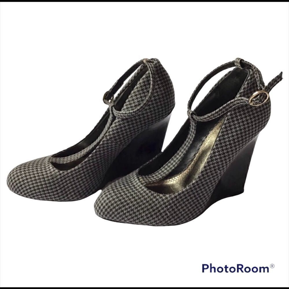 Bakers Cab Fare Houndstooth Wedge Pumps - Picture 2 of 7